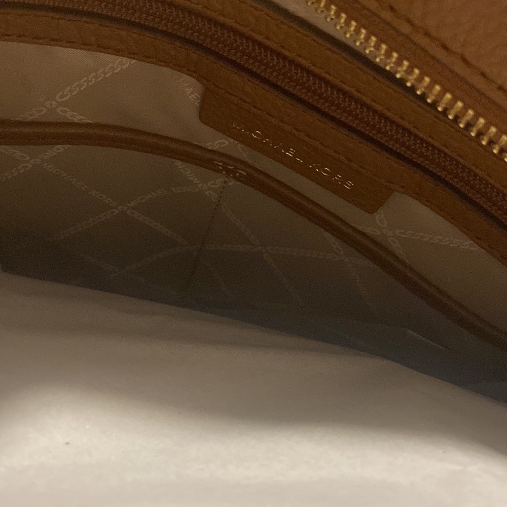 Brand New Micheal Kors Leather Brown Luggage size Bag.. - Picture 4 of 7